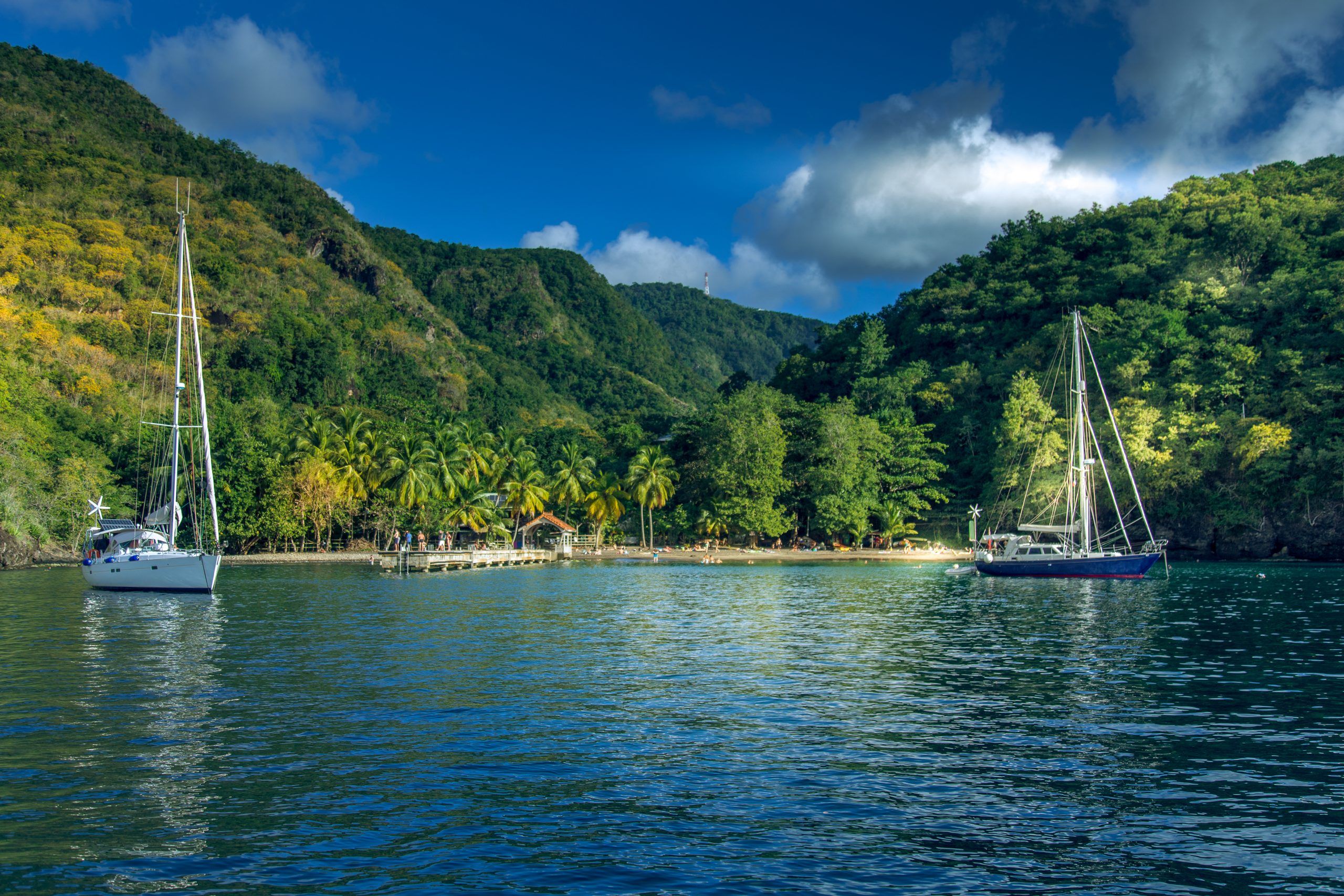Anse noire, Martinique : Voilier ancré dans la baie