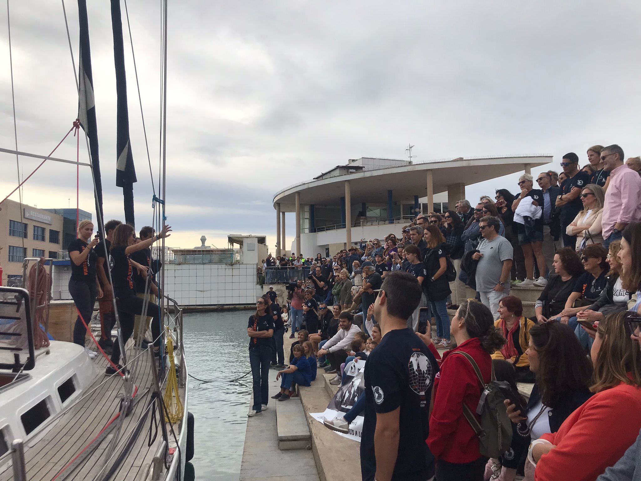 VUELTA VERTICAL Paula y Pedro en presentación oficial