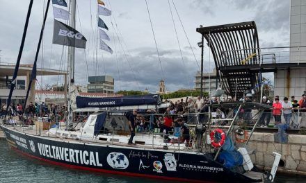 La Vuelta Vertical navega pelo Atlântico em direção à Antártida