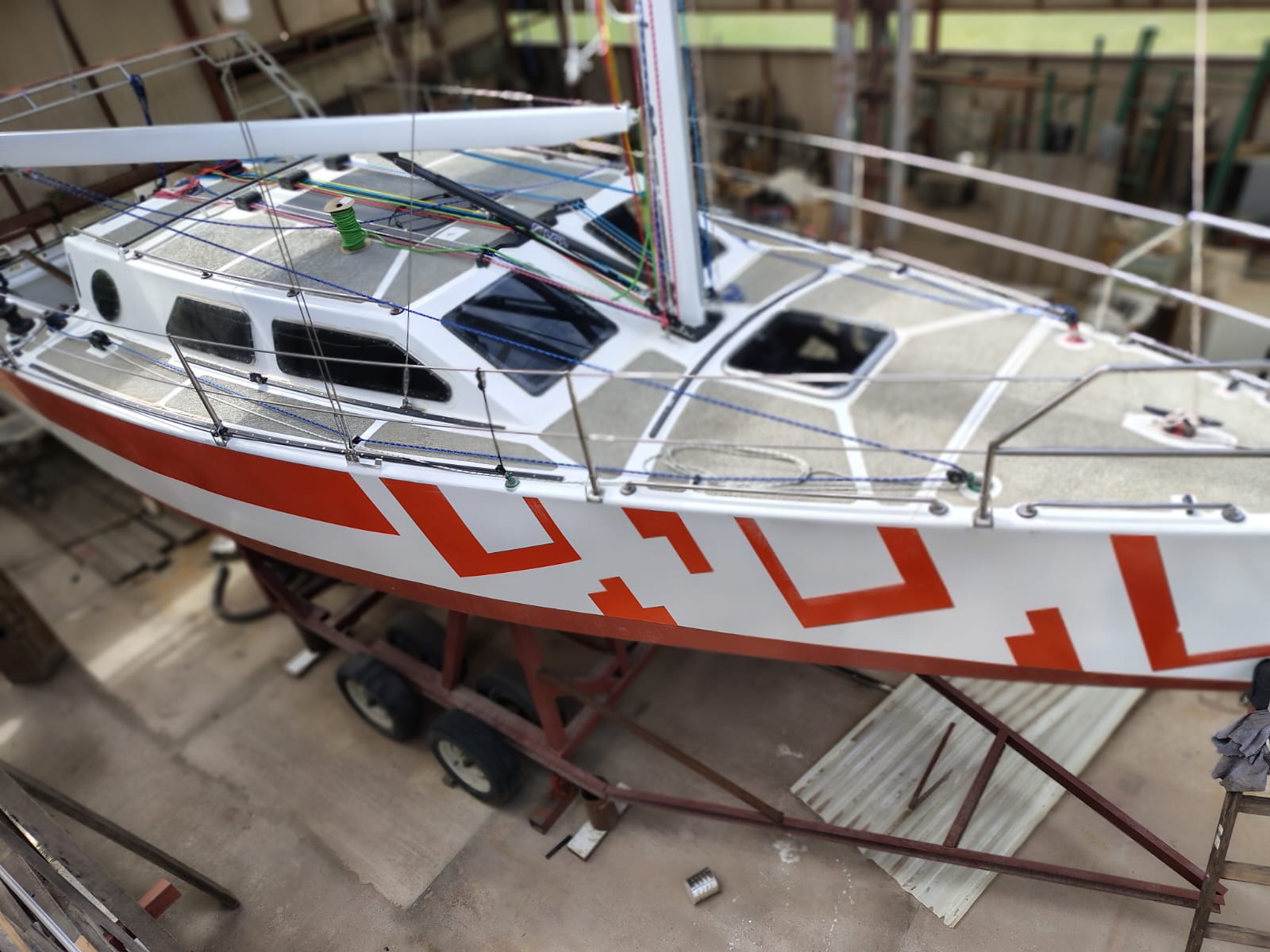 Velero en astillero 1 Velero en astillero 1