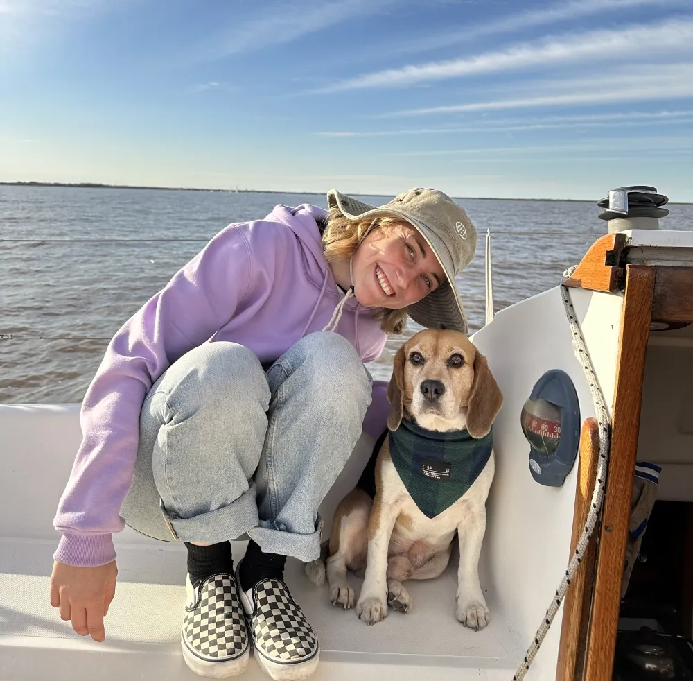 Mery sin plástico y su perrito
