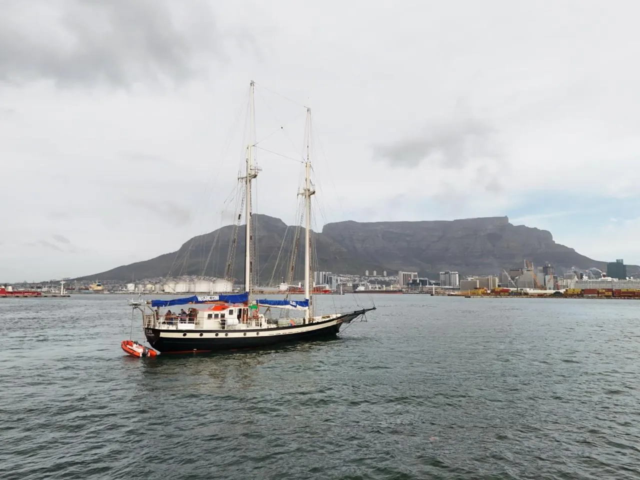 Goleta Elsi Ciudad del Cabo table mountain 2024 primer oficial