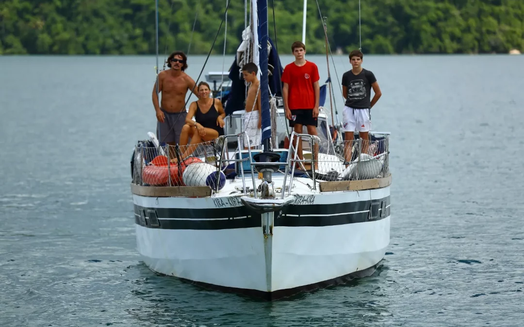 El Kira Kira: la familia Meder, a bordo de su velero, por el sur de Brasil