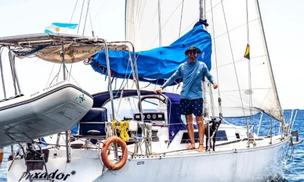 Gastón López Simoes aboard the “Puxador”: wherever the wind takes him